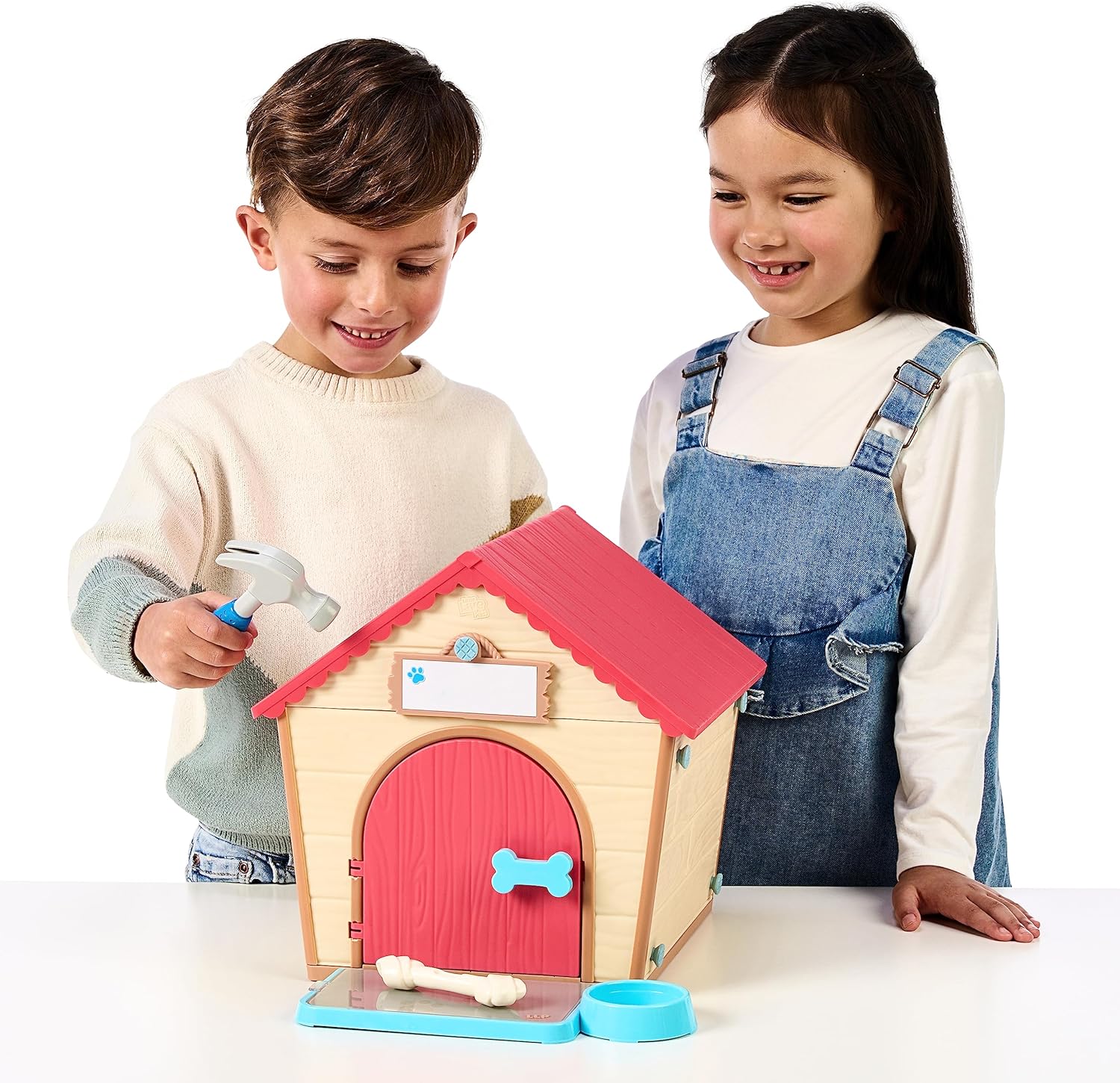 Little Live Pets – My Puppy's Home: interaktiver Hund mit DIY-Hundehütte zum Selbstaufbauen und spannendem berraschungsmoment. ber 25 verschiedene Gerusche und Reaktionen, Spielmuster wiederholbar