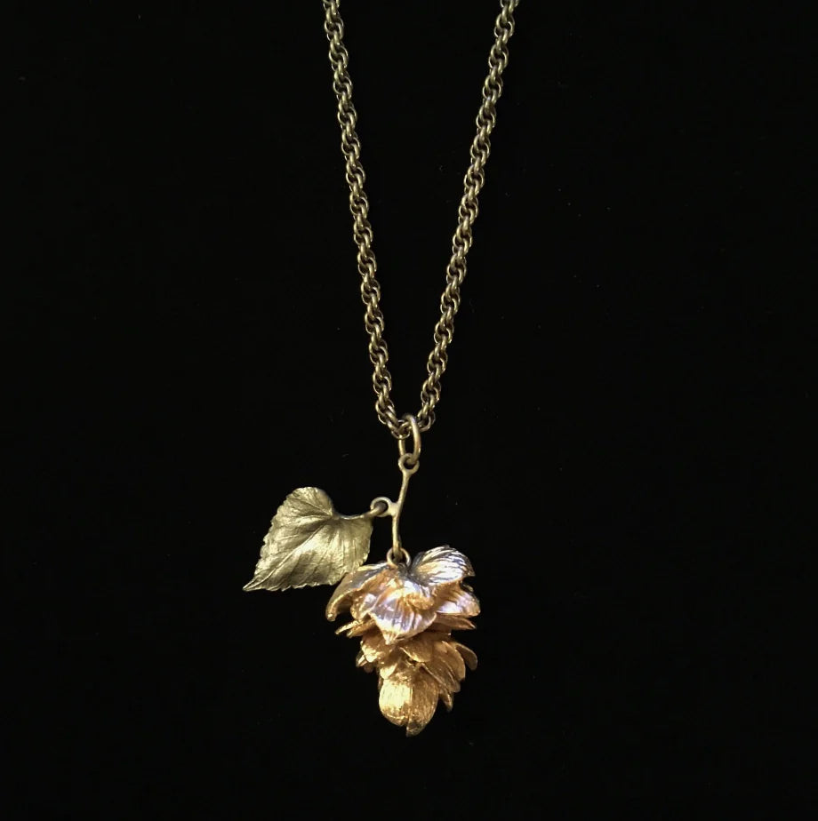 Collana di luppolo lunga con pendente