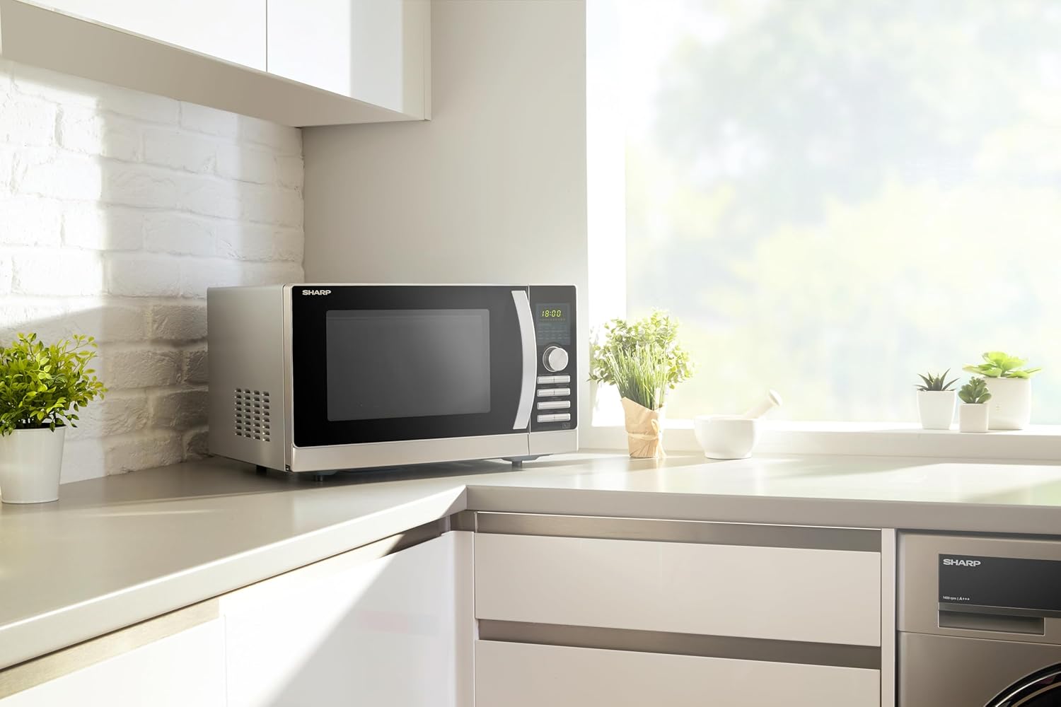 Sharp R843INW Forno a microonde 4 in 1 con aria calda, grill e convezione/ 25 L/ 800 W/ grill a infrarossi 1000 W/ convezione 2500 W/ 10 programmi automatici/ programma pizza/ piatto girevole in metallo (30 cm)/ argento