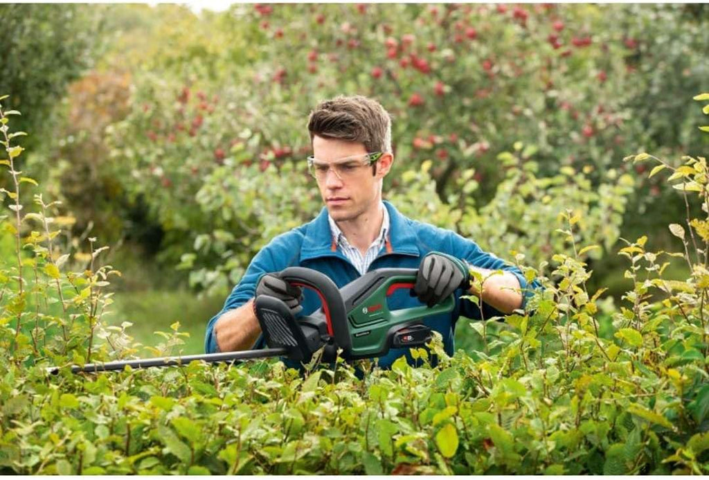 Bosch Tagliasiepi a batteria UniversalHedgeCut 18V-50 (1 batteria 2,5 Ah, sistema 18 Volt, lunghezza lama 50 cm, in scatola di cartone)