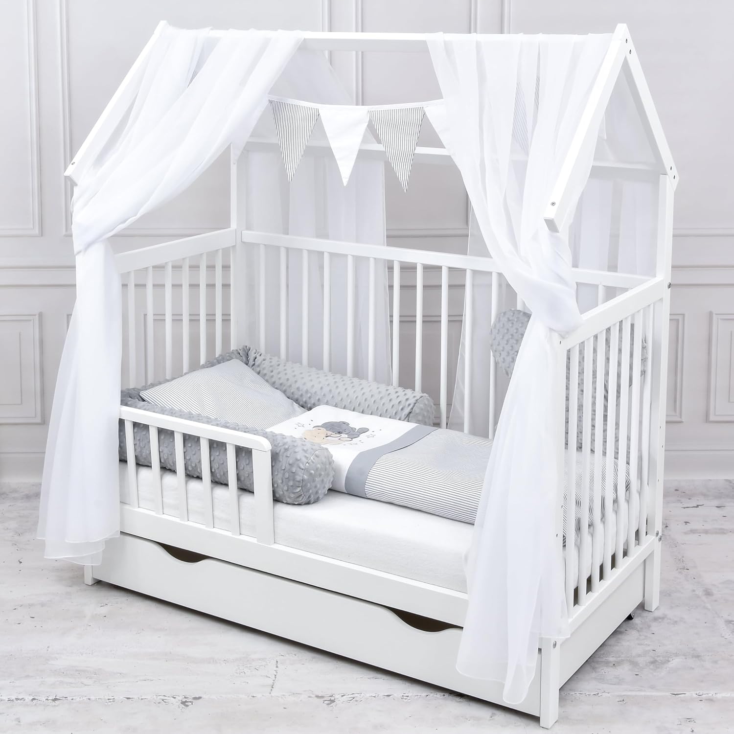 Baby Delux Lettino per Bambini Set Completo Casetta 60x120 cm Bianco con Cassetto Sponda Paracolpi Materasso Biancheria da Letto Set Decorativo (Stelle del Principe)