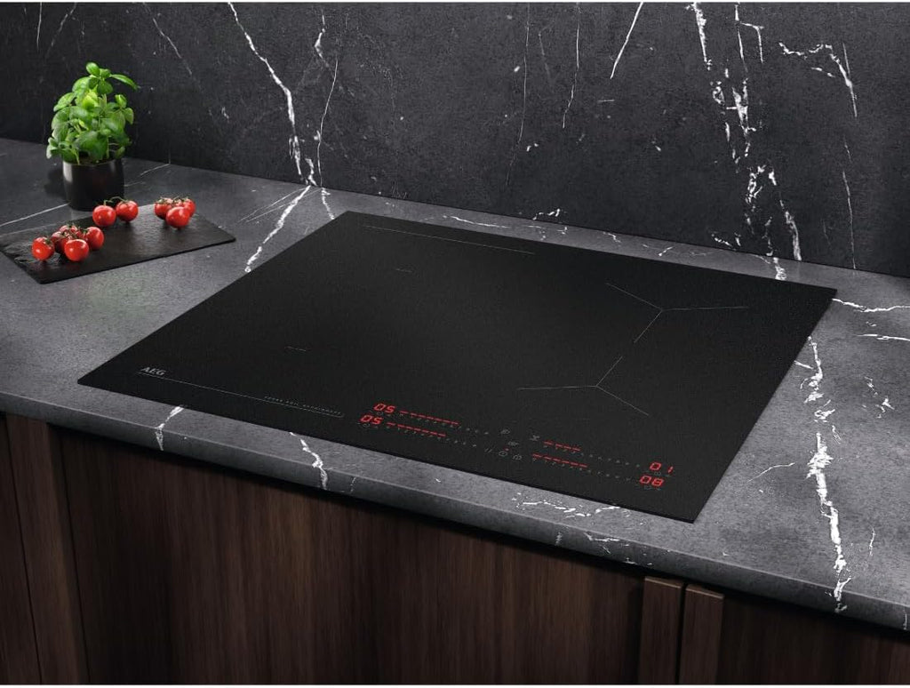 AEG piano cottura a induzione autonomo 80cm con cappa integrata / Prodotto in Germania / 4 zone cottura Flexi con funzione Bridge (combinazione di 2 zone) / Funzione automatica della cappa / Filtro a carbone attivo / COLI84COXB