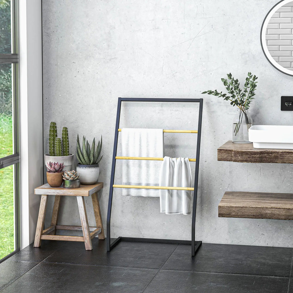 HOMCOM Porta asciugamani a 4 livelli per un'asciugatura efficiente in bambù