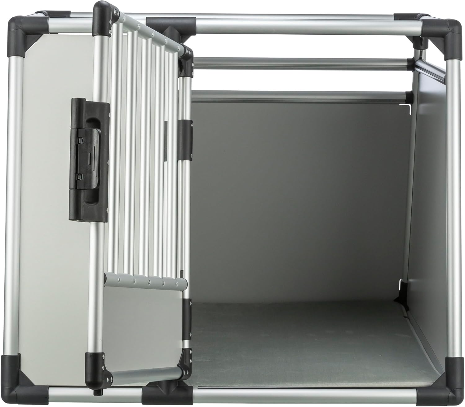 TRIXIE Hunde-Transportbox Aluminium in silber – M: 55 × 62 × 73 cm, stabile und geräuscharme Hundebox mit abgeschrägten Seiten, Sicherheitsverschluss & rutschfester Liegematte – 39342