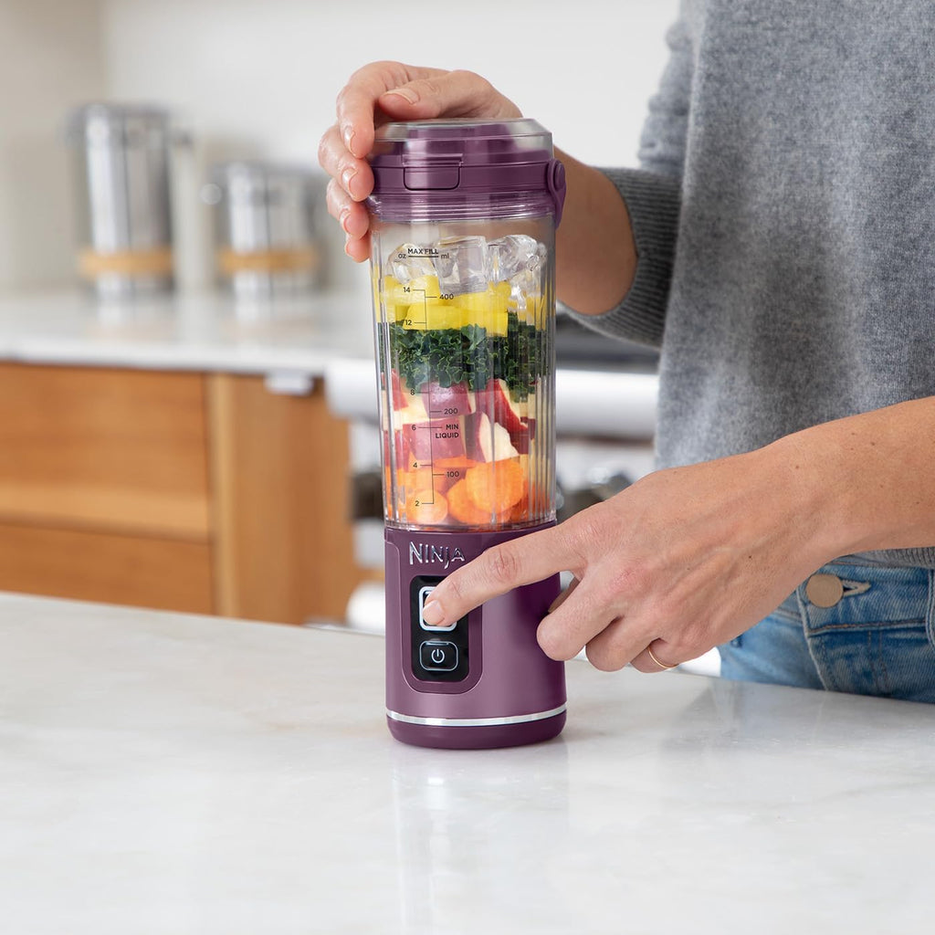 Ninja Blast Frullatore Portatile / Frullatore a Immersione / Frullatore per Smoothie, Tazza da 530 ml, Coperchio a Prova di Perdite, Mini Frullatore Potente, Senza Fili e Ricaricabile, Trita Ghiaccio e Frutta, Nero, BC151EUBK