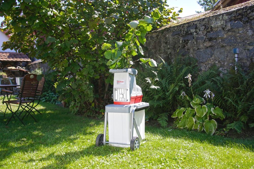 IKRA 81002880 Biocippatrice elettrica a rulli ILH 3000 A, silenziosa, robusta, a bassa manutenzione, potente 3.000 Watt, diametro rami fino a 44 mm, 230 V