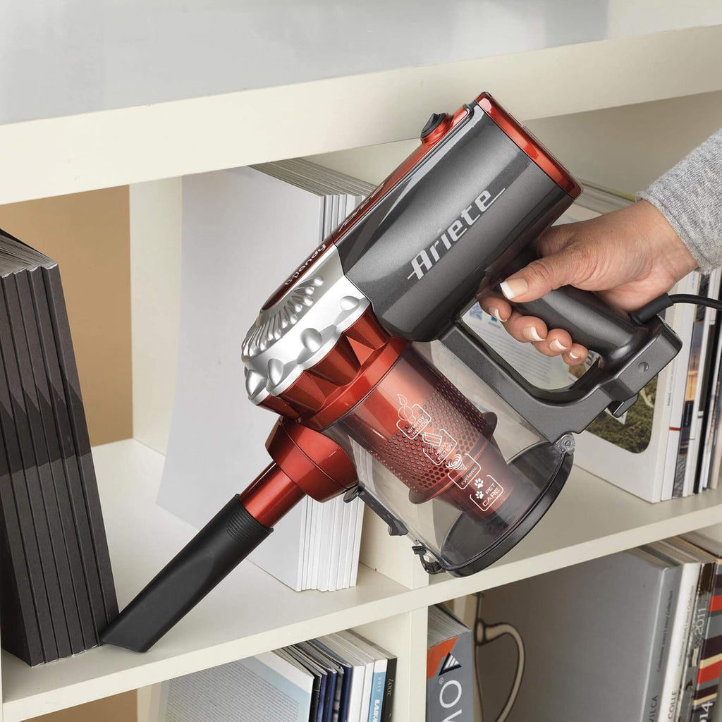 Ariete, 2761 Handy Force, scopa elettrica con filo 2 in 1, aspirapolvere e aspirabriciole, filtro HEPA, tecnologia ciclonica, senza sacco, spazzola tradizionale, tubo telescopico, rosso/nero