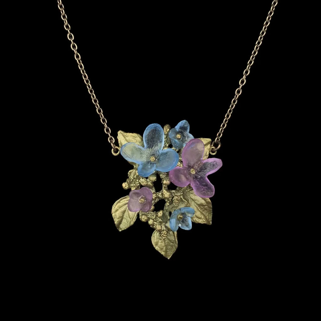 Collana con ciondolo a forma di ortensia blu