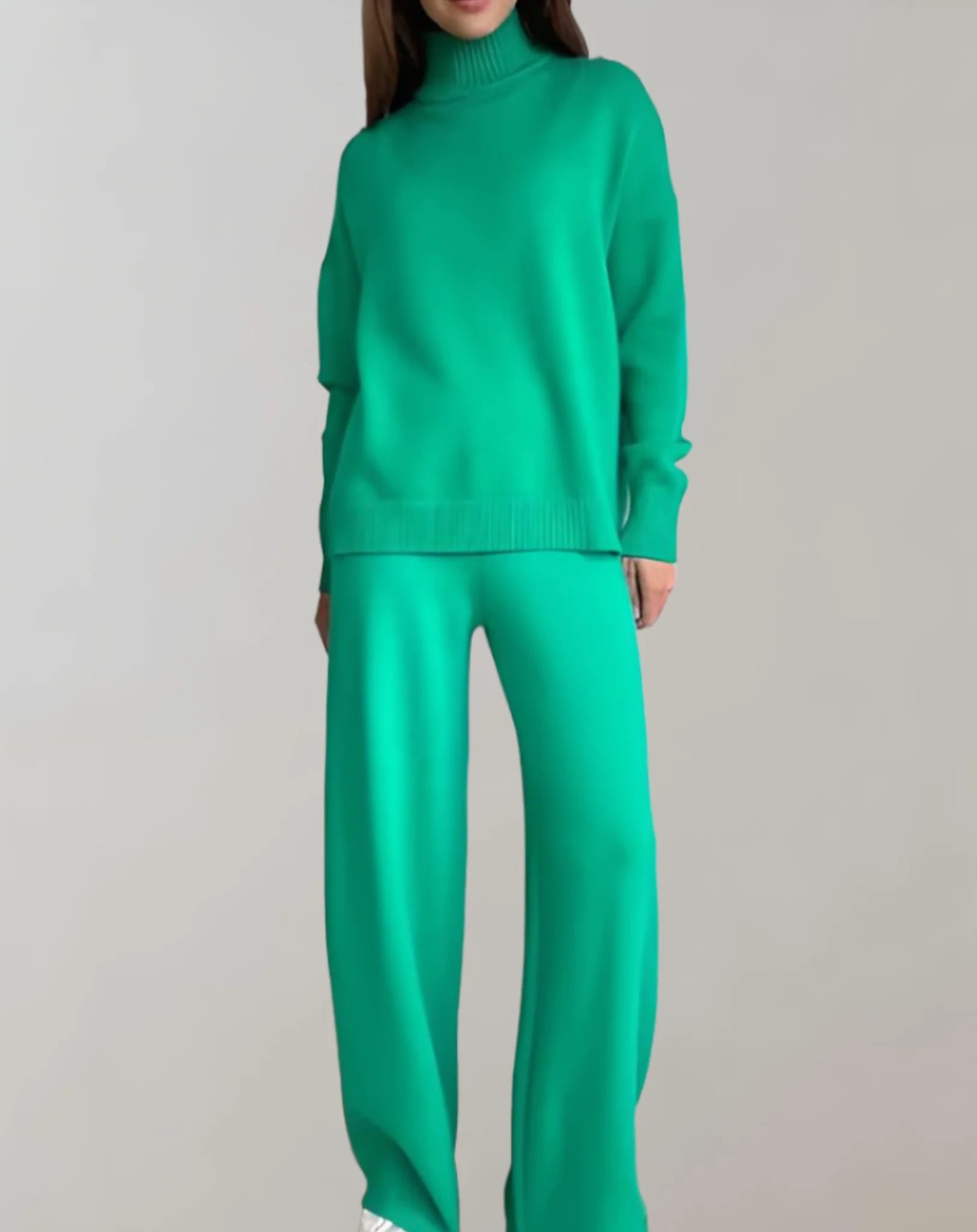 2-teiliges Set aus lockerem Strickpulli mit Rollkragen und weit geschnittener Hose
