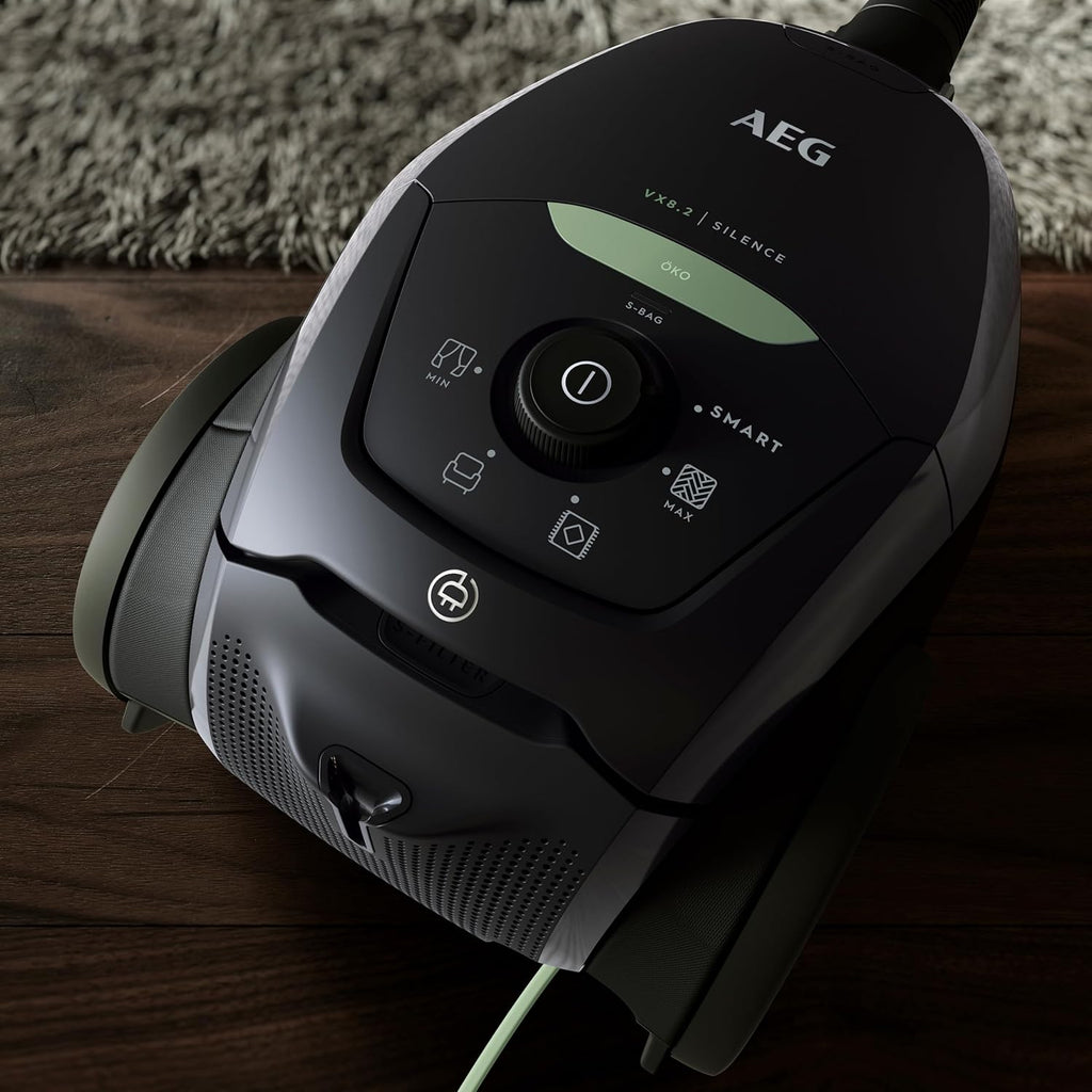 AEG VX82-1-KO Aspirapolvere / 75% materiale riciclato / regolazione automatica della potenza di aspirazione / estremamente silenzioso anche su tappeti / raccoglie particelle grandi + piccole / cavo lungo / 600W / nero