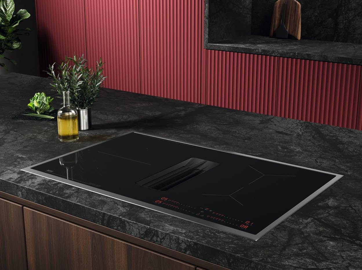 AEG piano cottura a induzione autonomo 80cm con cappa integrata / Prodotto in Germania / 4 zone cottura Flexi con funzione Bridge (combinazione di 2 zone) / Funzione automatica della cappa / Filtro a carbone attivo / COLI84COXB