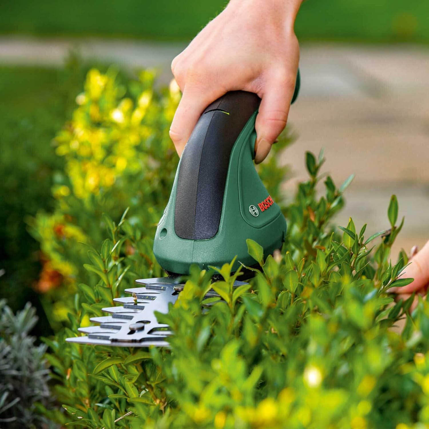 Bosch Gartenschere EasyShear (integrierter 3,6 V Akku, Akkulaufzeit: 40 min, Messerlnge: 12 cm (Strauch) / 8 cm (Gras), im Karton)