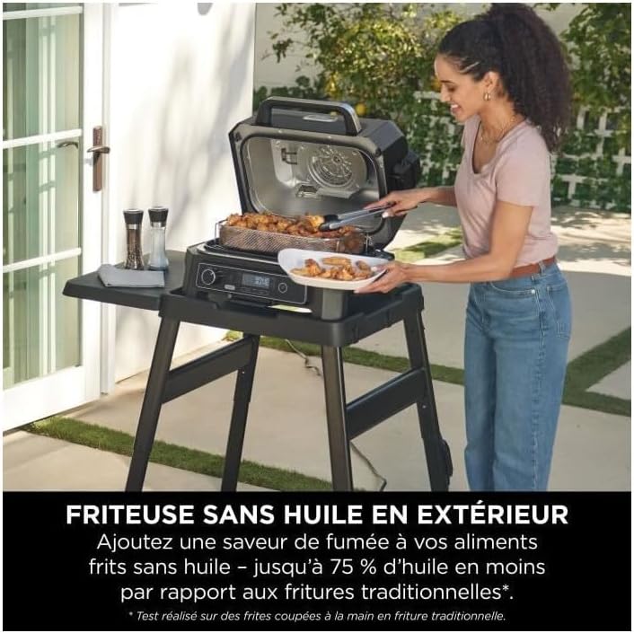 Ninja Woodfire Barbecue Elettrico & Affumicatore & Friggitrice ad Aria, Barbecue da Esterno 7-in-1, Frigge ad Aria, Affumica, Arrostisce, Cuoce al Forno e Altro, Resistente alle Intemperie, Antiaderente, Portatile, Elettrico, Grigio/Nero OG701EU