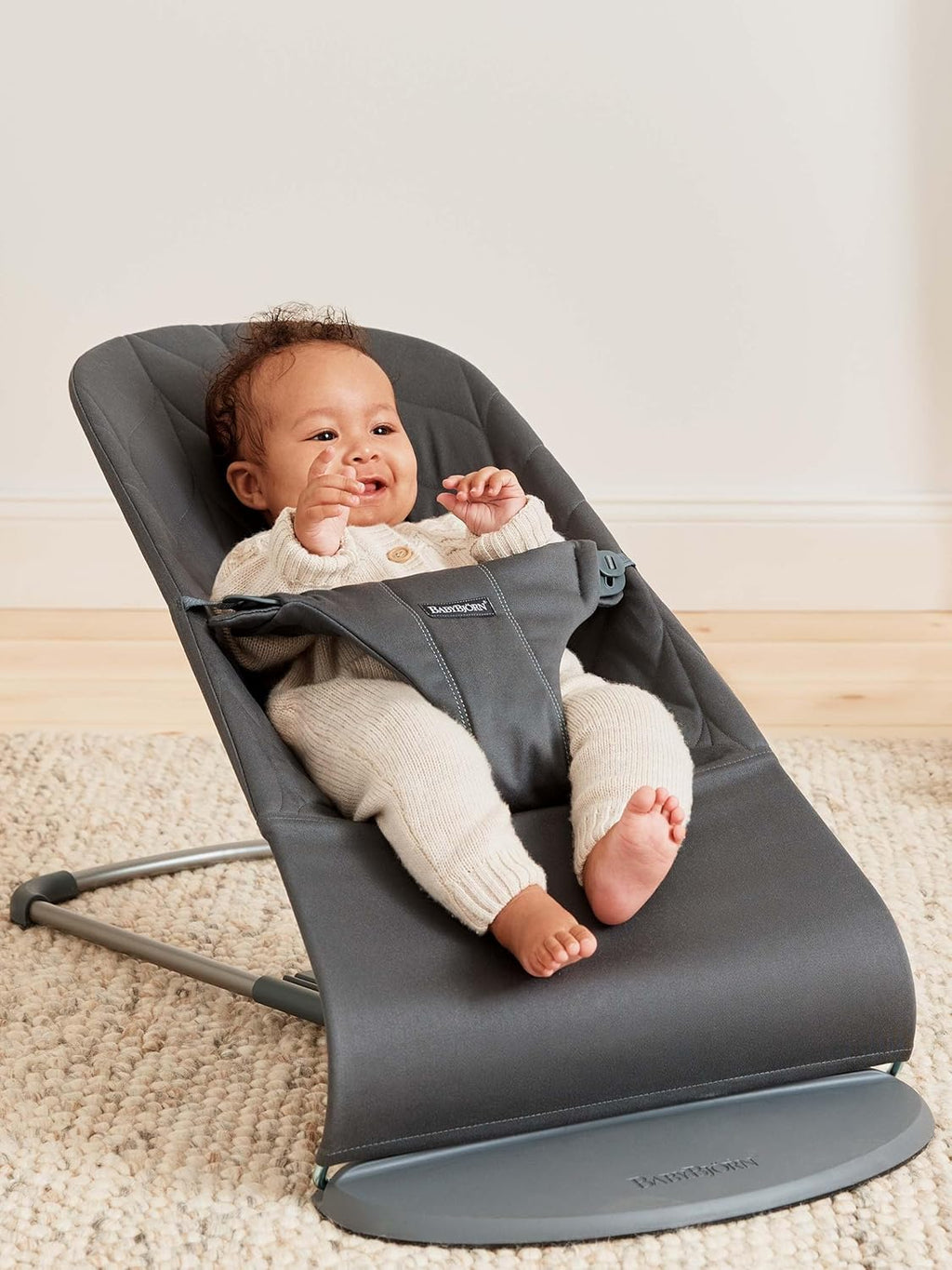 BabyBjörn Sdraietta Bliss, Tessuto, Trapuntatura petalo, Grigio Sabbia