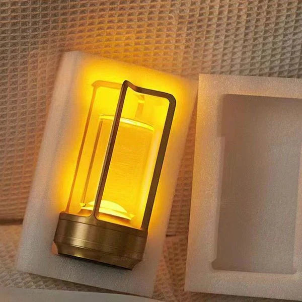 RetroLamp - Illumina la tua stanza con un'eleganza senza tempo!