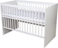 KMbaby Lettino TANY Bianco 120 x 60 cm con Materasso - Lettino per Neonati con Rete a Doghe Regolabile in 3 Altezze - Legno di Pino Verniciato