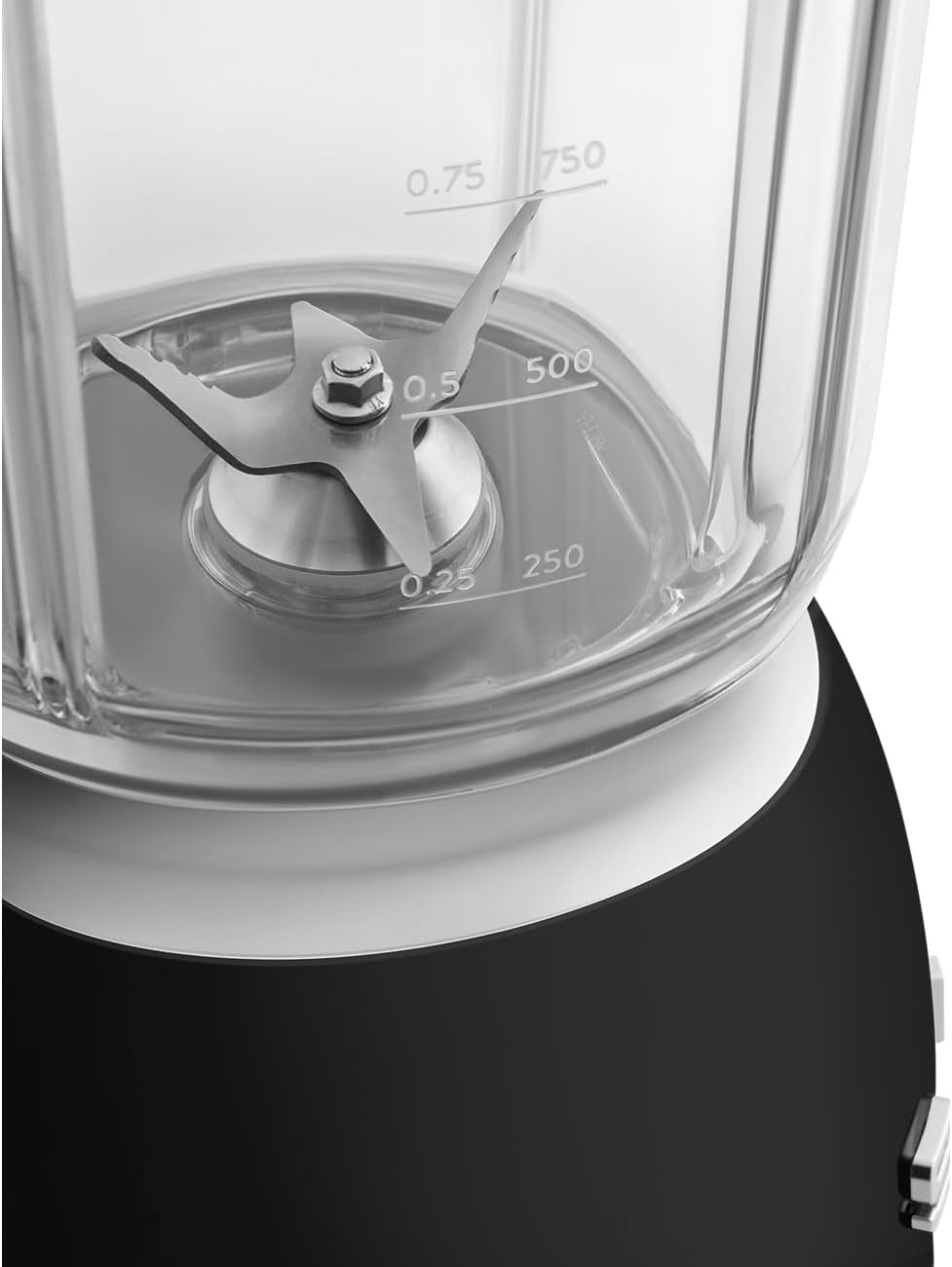 Smeg, BLF03PKEU, Frullatore da tavolo da 1,5 l, 4 velocità, 4 programmi automatici, Doppia lama rimovibile, Coperchio trasparente con tappo dosatore, Antiscivolo, 800W, Rosa