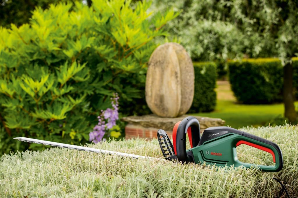 Bosch Heckenschere UniversalHedgeCut 60 (480 Watt, Messerlänge: 60 cm, für mittelgroße Hecken, Messerabstand: 30 mm, im Karton)
