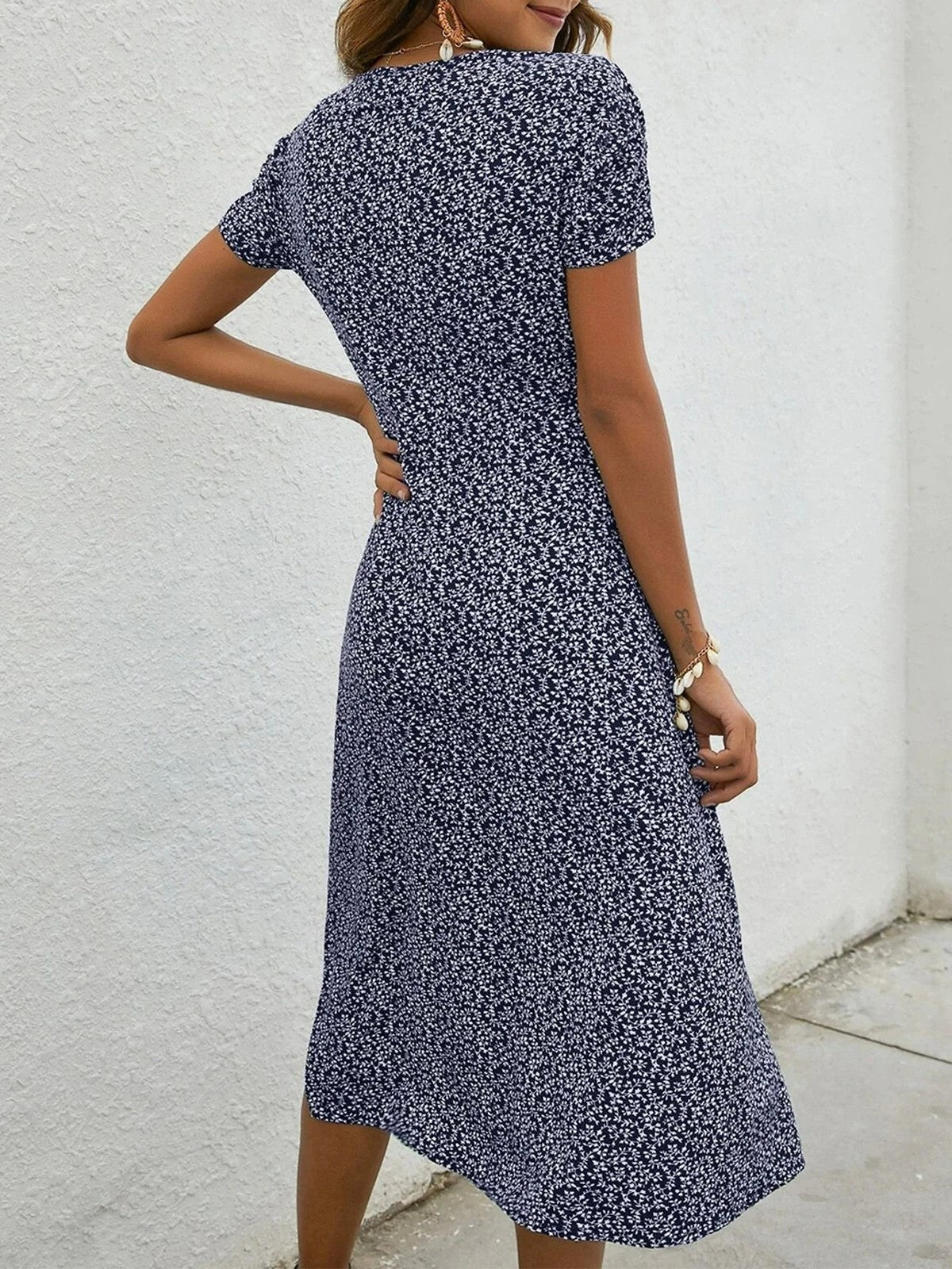 Doris - Kurzrmeliges Midikleid mit V-Ausschnitt