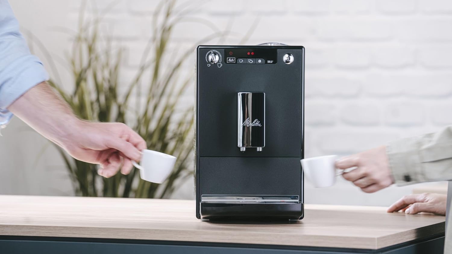 Melitta Solo - Macchina da caffè automatica con beccuccio regolabile in altezza, macchina da caffè piccola con serbatoio dell'acqua rimovibile, per es. espresso o caffè crema, argento