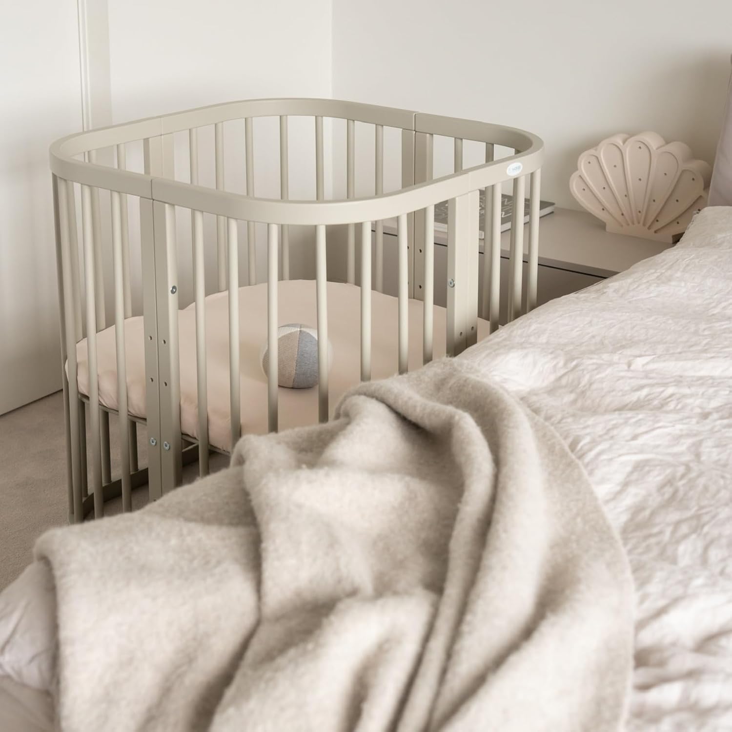 Waldin Lettino per bambini in legno 7in1 con materasso, Letto "Cresci con me", Ventilato, Base regolabile in 5 altezze, Set All-Inclusive, Legno Bianco