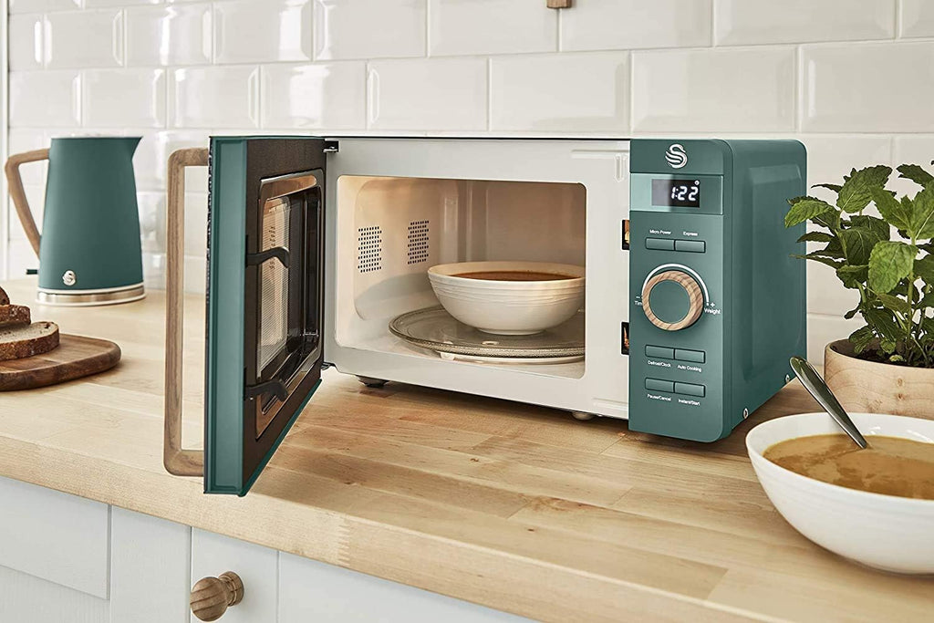 Forno a microonde digitale Swan Nordic da 20 L, 6 livelli di potenza, 800 W, timer da 30 minuti, facile da pulire, modalità scongelamento, design moderno, maniglia effetto legno, bianco opaco