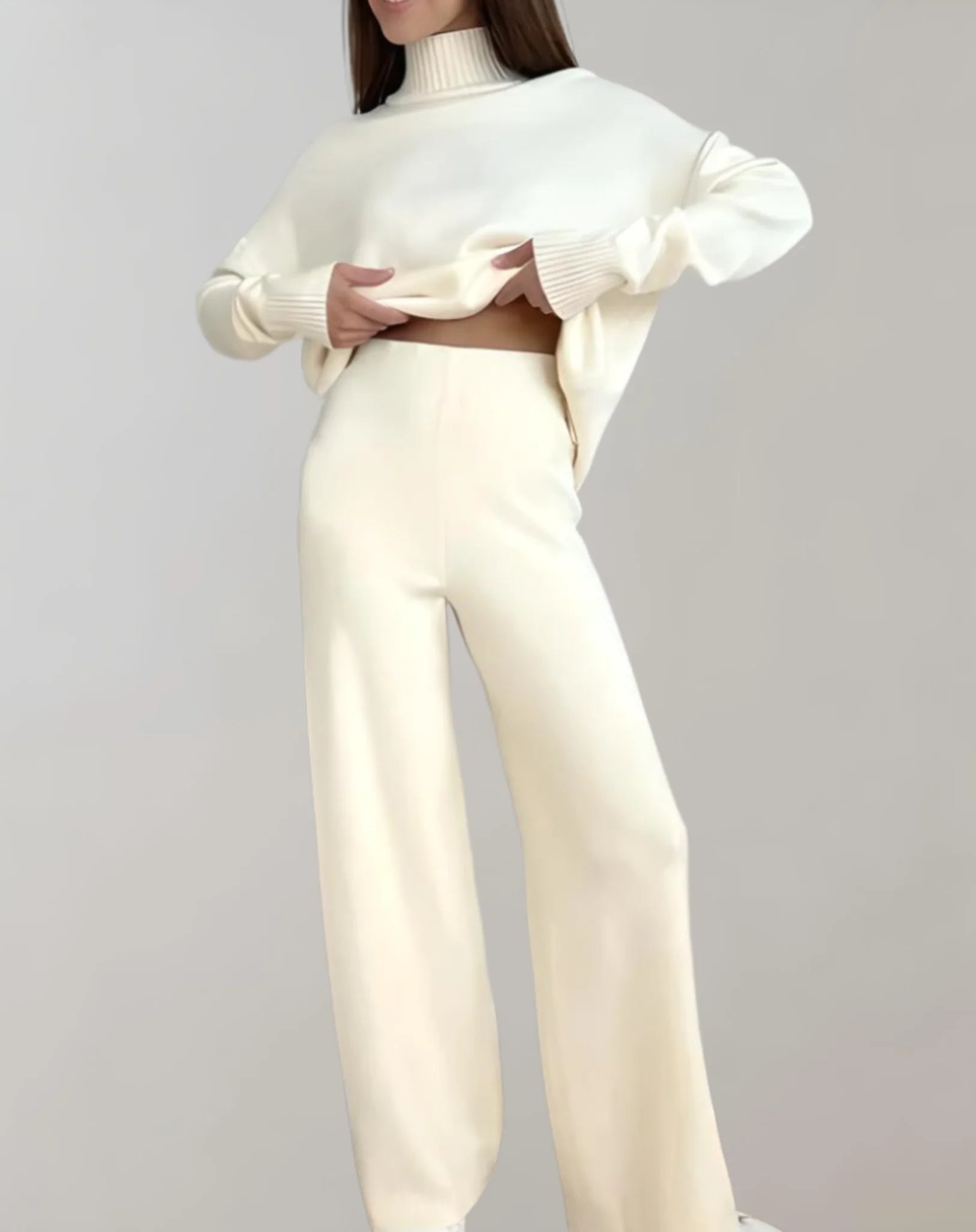 2-teiliges Set aus lockerem Strickpulli mit Rollkragen und weit geschnittener Hose