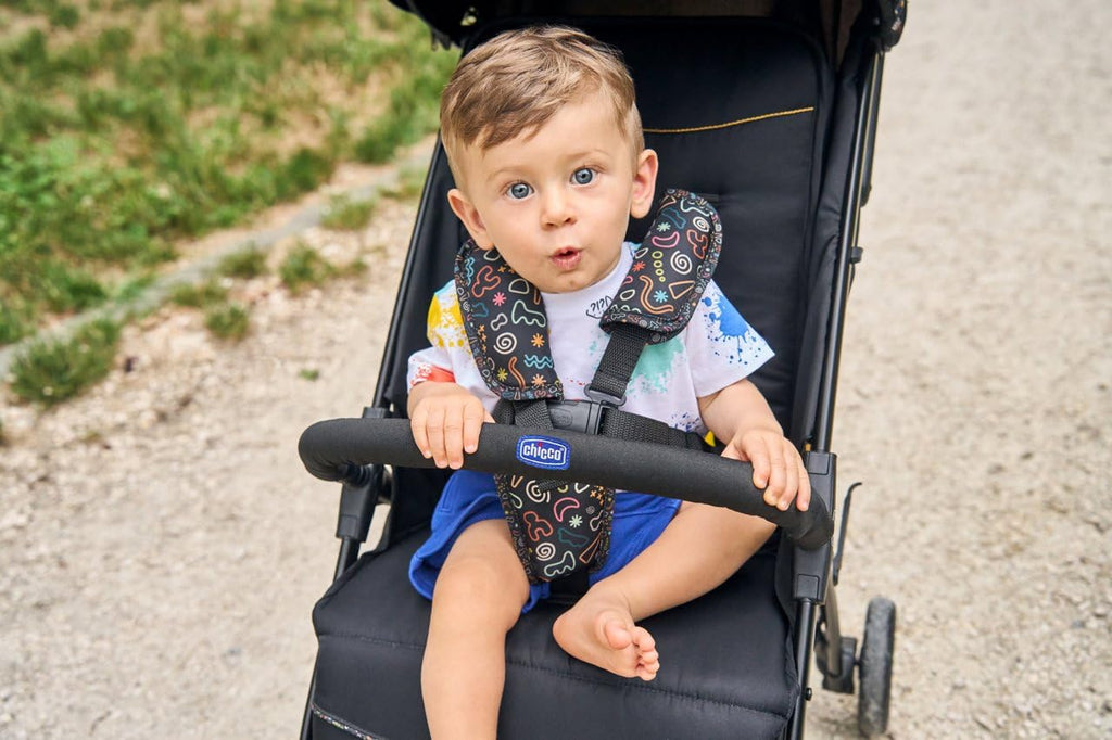 Chicco, Glee, Kinderwagen ab 0 Monate bis 4 Jahre, mit Automatik- und Kompaktverschluss, Ausziehbares Verdeck mit Lichtschutzfaktor 50+ und Regenschutz, 3-stufig verstellbare Rückenlehne, Beinauflage