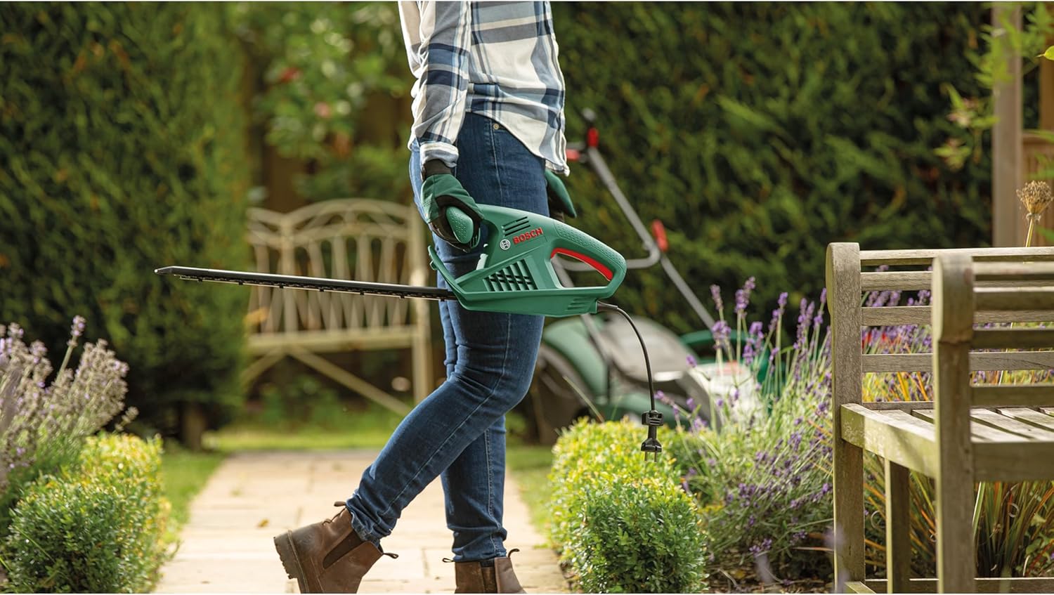 Bosch Heckenschere UniversalHedgeCut 60 (480 Watt, Messerlänge: 60 cm, für mittelgroße Hecken, Messerabstand: 30 mm, im Karton)