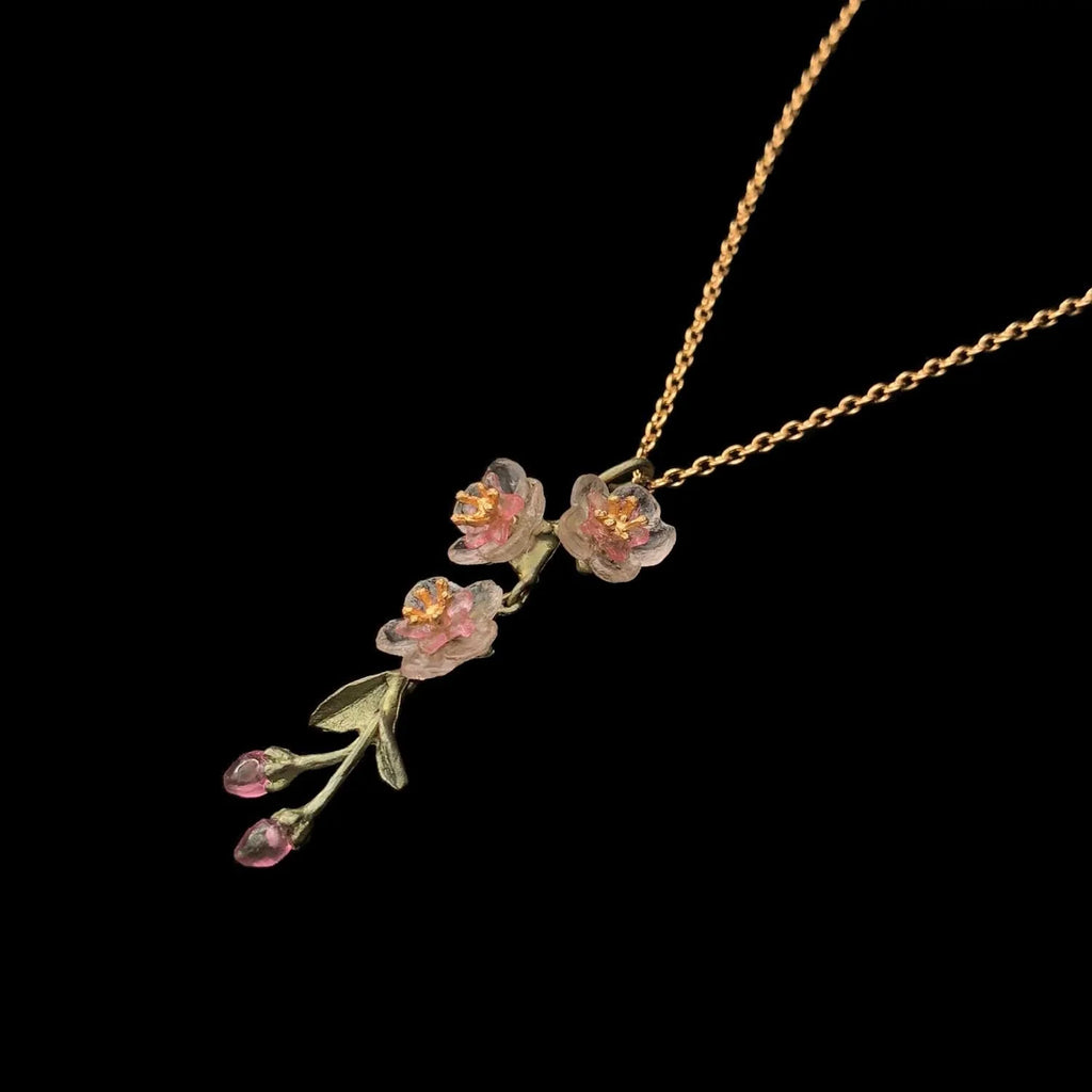 Collana con ciondolo a fiori di pesco