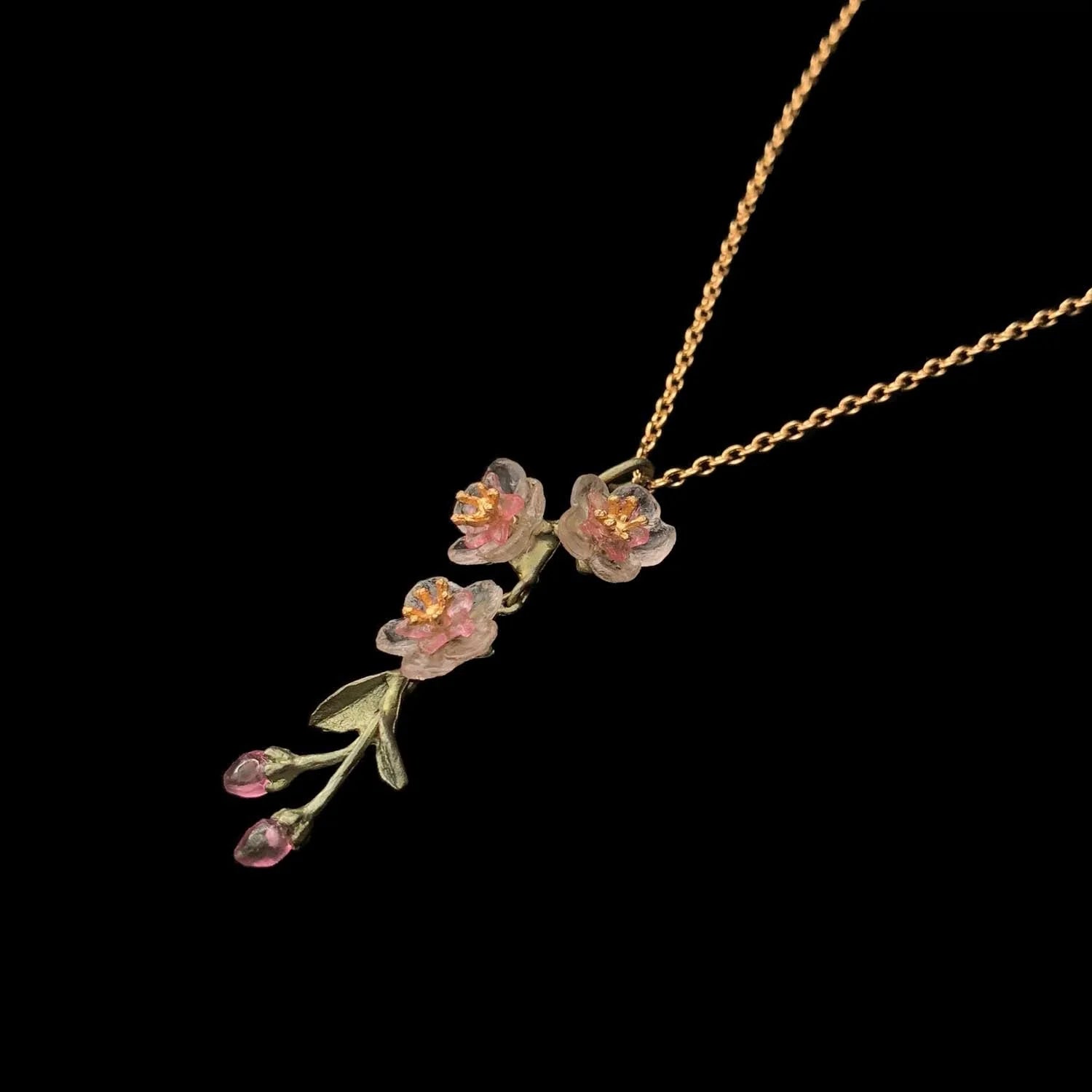 Collana con ciondolo a fiori di pesco