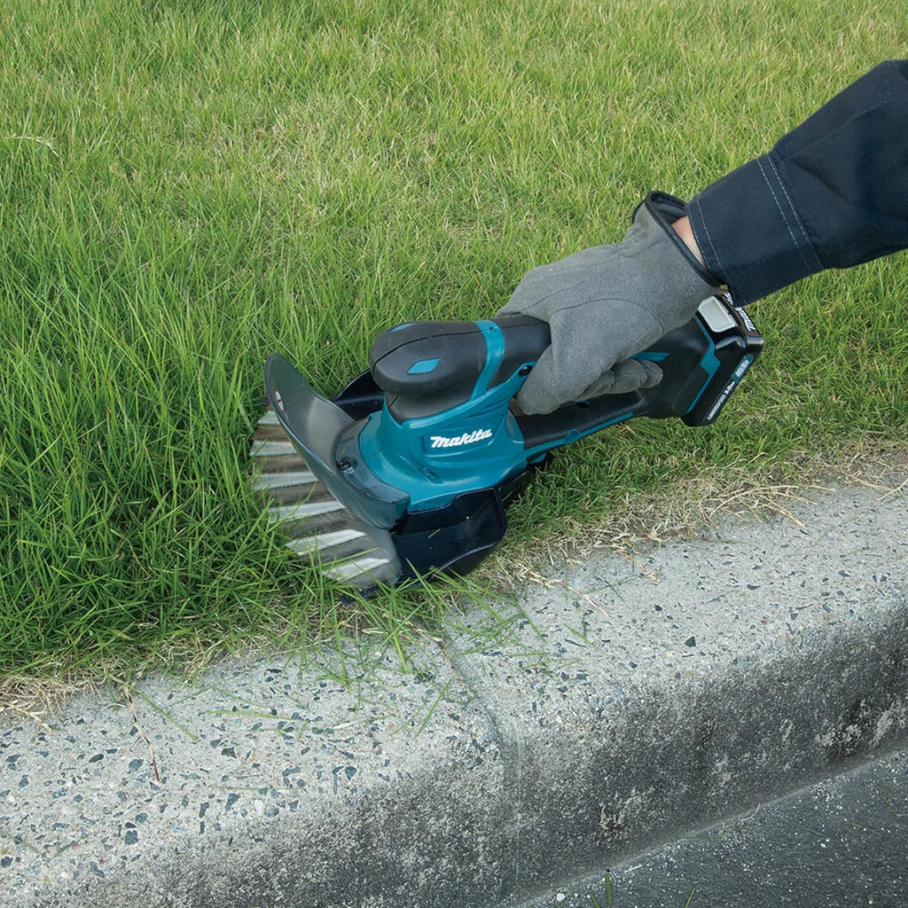 Makita UM600DSMEX Akku-Gras-Strauchschere 12V max, 4,0 Ah, 2 Akkus BL1041B, Ladegerät DC10SB, inklusive Schnittgutsammler