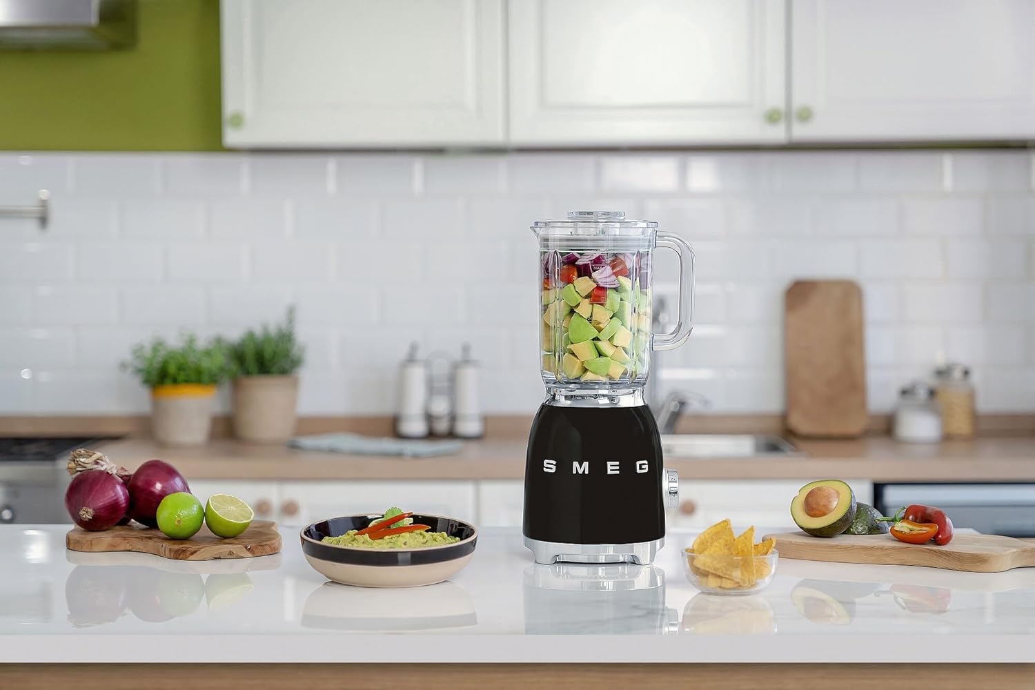 Smeg, BLF03PKEU, Frullatore da tavolo da 1,5 l, 4 velocità, 4 programmi automatici, Doppia lama rimovibile, Coperchio trasparente con tappo dosatore, Antiscivolo, 800W, Rosa