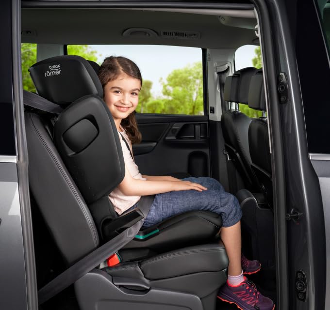 BRITAX RÖMER Kindersitz 15-36 kg KIDFIX M i-SIZE, mit ISOFIX und Belüftung, 100 - 150 cm (i-SIZE), 3,5 bis 12 Jahre, Cosmos Black