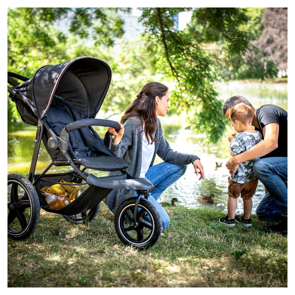 hauck Passeggino Runner 2, Passeggino a tre ruote con ruote pneumatiche XL per bambini fino a 22 kg, Protezione UV 50+, Finestra di ventilazione, Regolabile in altezza, Pieghevole, Cestino XL fino a 3 kg, Funzione reclinabile (Nero)