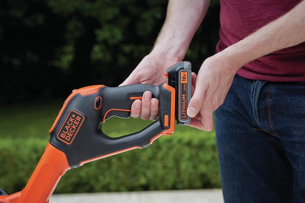 BLACK+DECKER Rasentrimmer mit Akku und Ladegerät Rasenkantenschneider Freischneider mit Fadenverlängerung auf Knopfdruck (18V 2,0Ah, 28 cm Schnittbreite) STC1820EPC