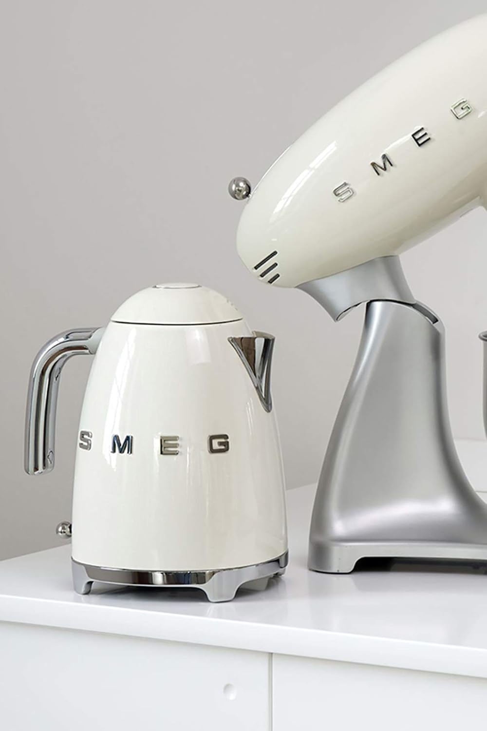 Smeg, 2x2 TSF01CREU - Tostapane, 2 scomparti per 2 fette, 6 livelli di doratura, funzione riscaldamento, funzione scongelamento e bagel, vassoio raccoglibriciole, 950W, Crema