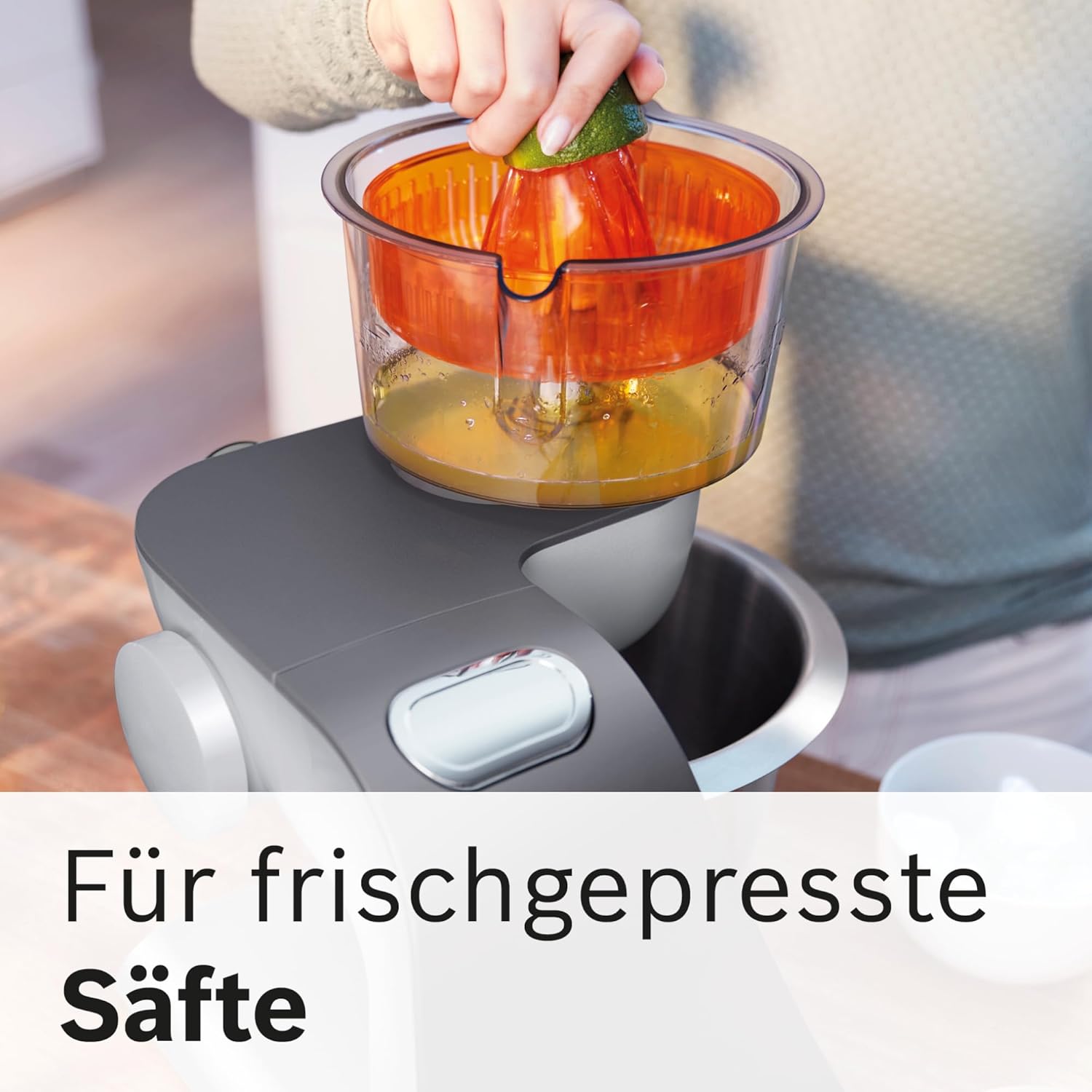 Bosch Robot da cucina Serie 4 MUM56340, Ciotola 3,9 L, Frullatore 1,25 L, Tritacarne, Spremiagrumi, Movimento planetario, Gancio impastatore, Frusta, Sbattitore, Taglierino continuo, 3 dischi, 900 W, Argento/ Grigio