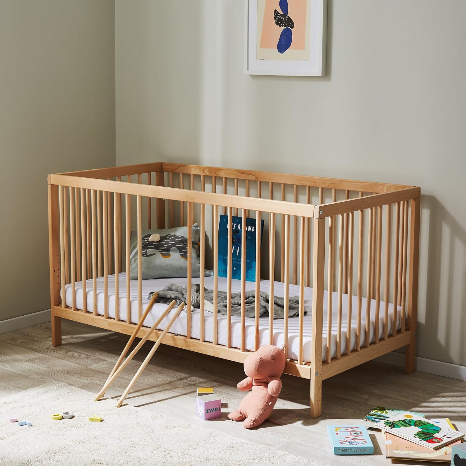 Kids Collective Lettino per neonati 60x120 regolabile in altezza e sponde rimovibili, opzionale con cassetto e materasso | Legno di faggio bianco molto stabile Prodotto in Europa