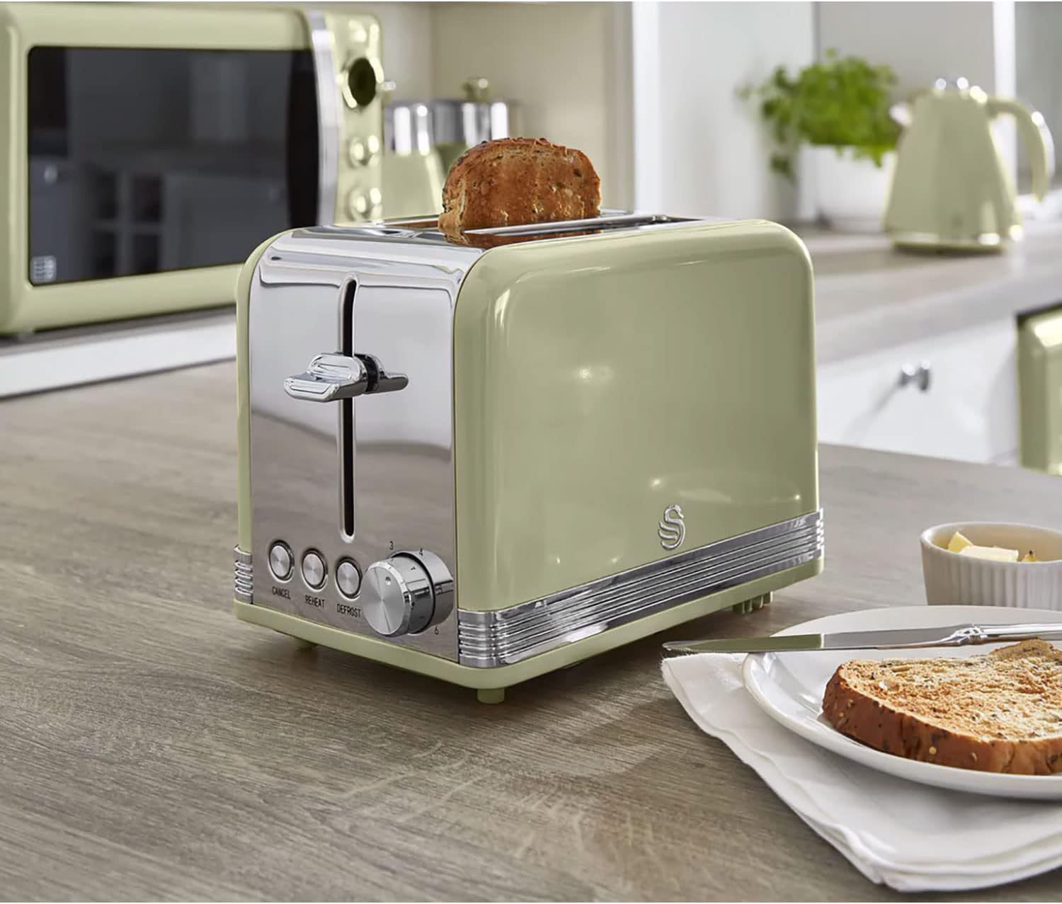 Swan Retro Set Colazione, Bollitore 1,8 l, Tostapane a 2 Fessure Larghe, Microonde Digitale 20 l, 6 Livelli di Potenza, Timer, Sportello a Specchio, Design Vintage, Verde, Taglia Unica