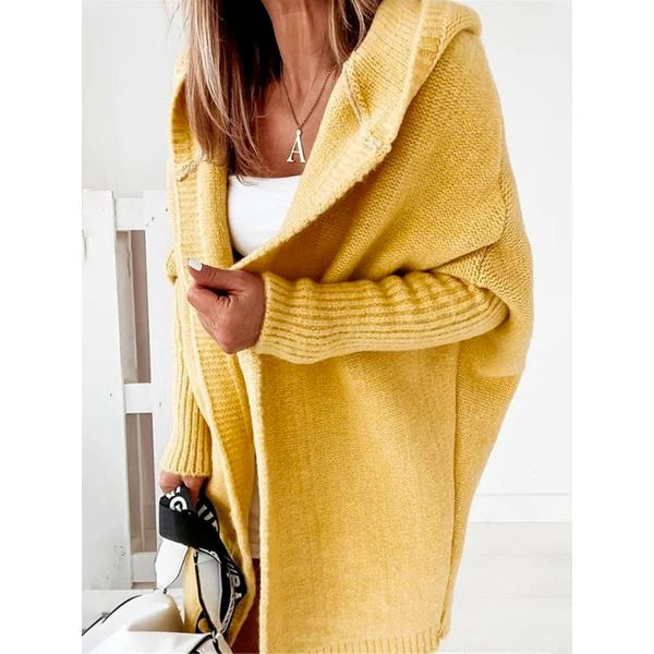 Cappotto a mezza lunghezza con cappuccio e cuciture in tinta unita