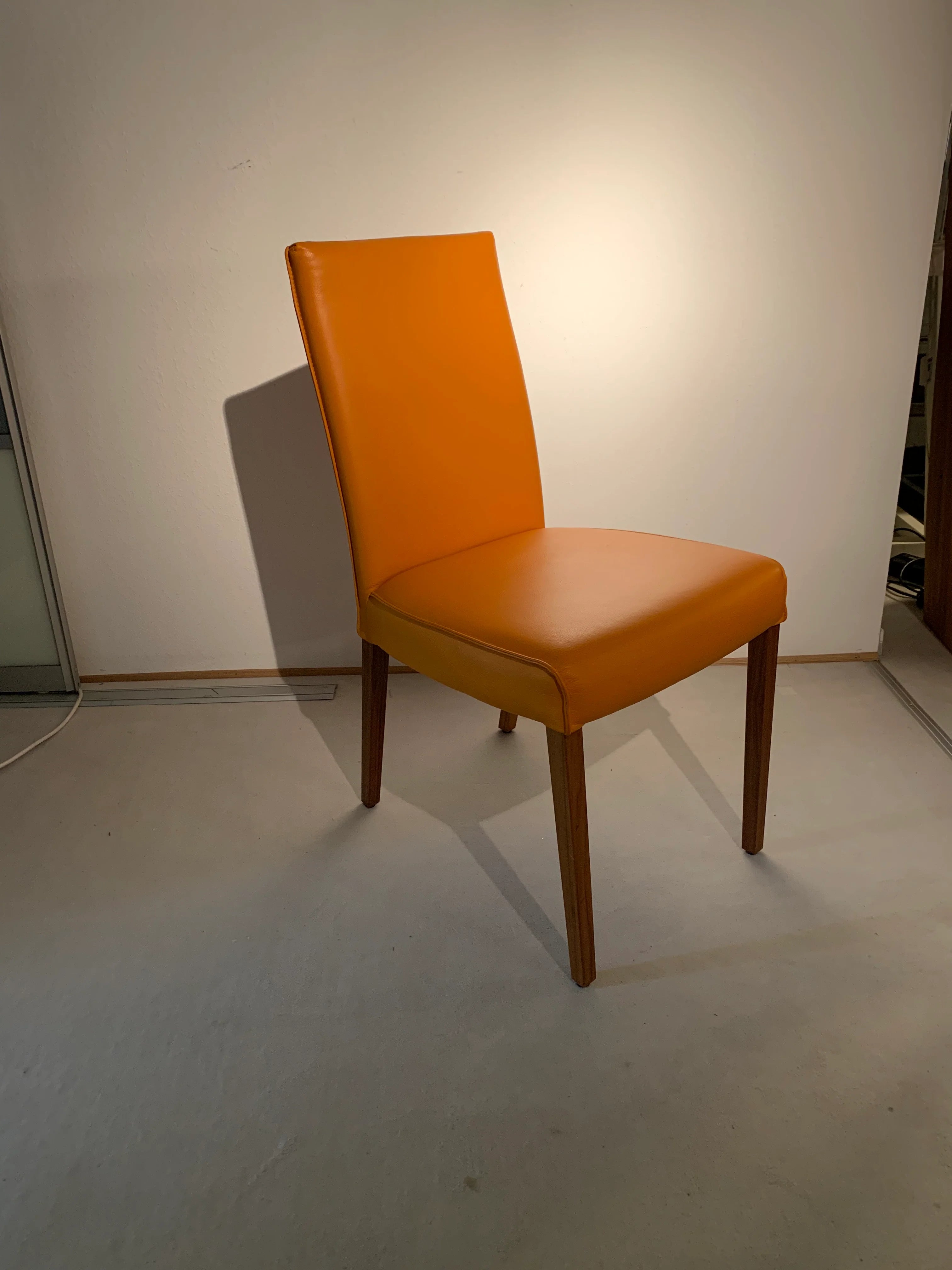 Esszimmerstuhl AERA Lavida Diverso, Leder orange, Füe Nubaum