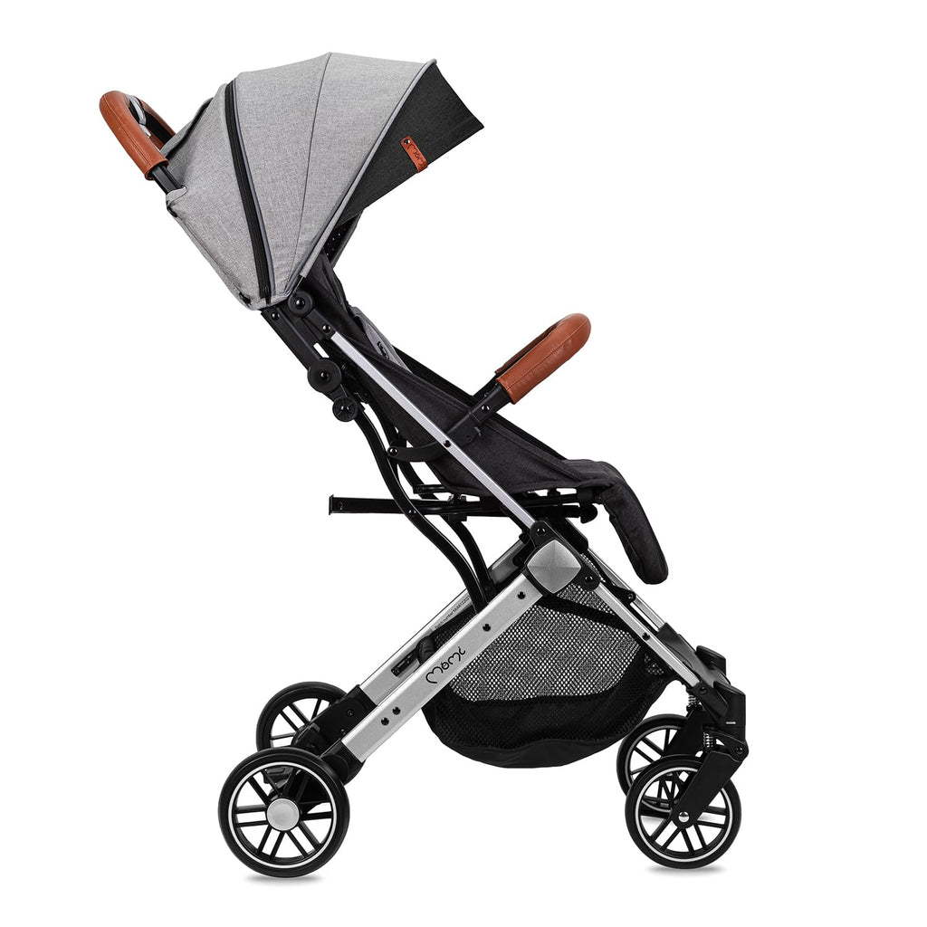 MOMI ESTELLE Kinderwagen für Kinder ab 6 Monat bis zu max körpergewicht von 15 kg, klappbar auf die Maße 65 x 51 x 21 cm, gewicht 7,5 kg, 5-Punkt-Sicherheitsgurt, koffer, grau-gold, Räder 6''/6,5''