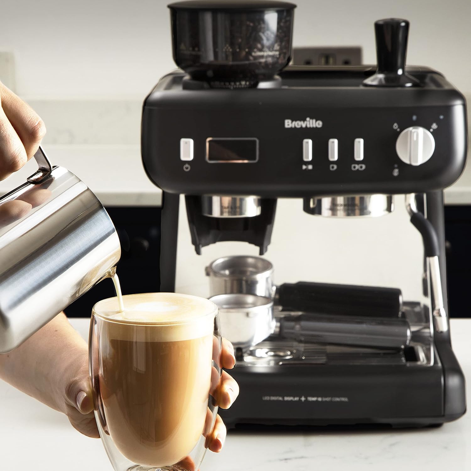 Breville Barista Max Macchina da caffè con braccio per espresso | Macchina da caffè espresso con macinacaffè integrato e montalatte | Serbatoio dell'acqua da 2,8 l | Pompa italiana da 15 bar | Acciaio inossidabile [VCF126X]