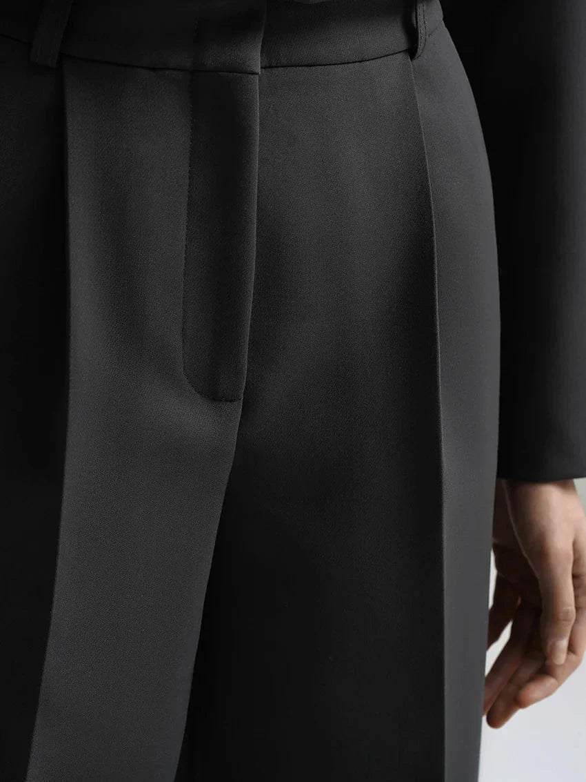 Langrmeliges Oberteil und gerade geschnittene Hose für Damen