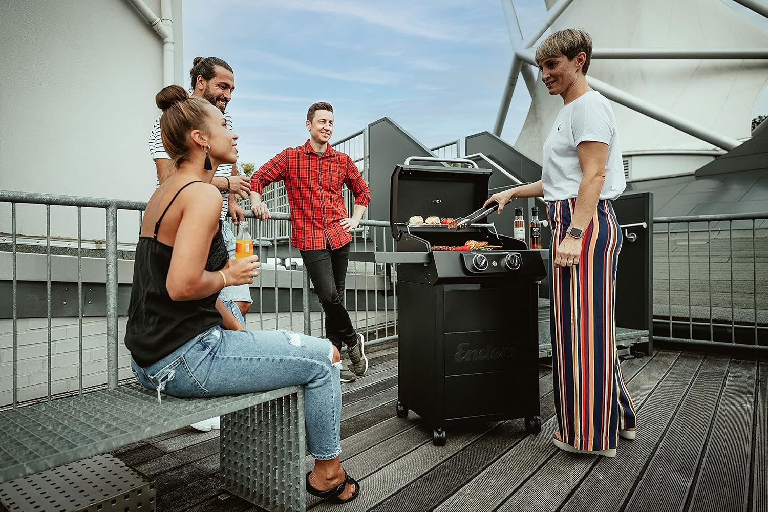 Enders Grill elettrico eCRAVE 2, con griglia in ghisa, carrello grill con ampio spazio di stoccaggio, sistema di pulizia SIMPLE CLEAN™, 2 potenti elementi riscaldanti, coperchio robusto con termometro integrato #97116