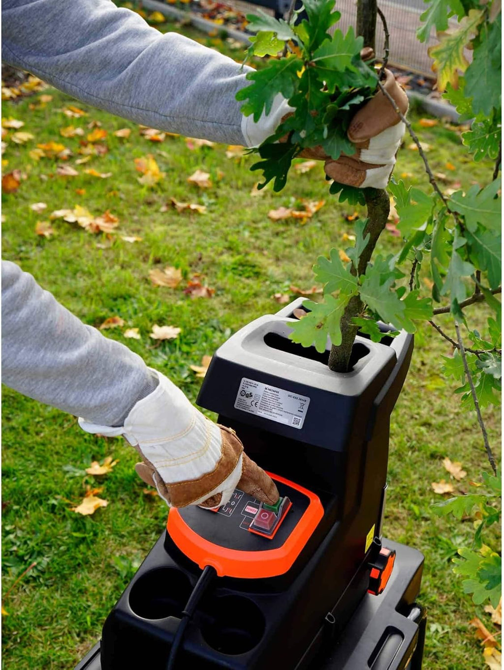 DELTAFOX Elektro Walzenhäcksler - integrierte 60 ltr Fangbox - Schredder - Gartenhäcksler - starke 2800W - Nachstopfer - Selbsteinzug - wartungsarm - Äste bis 44 mm