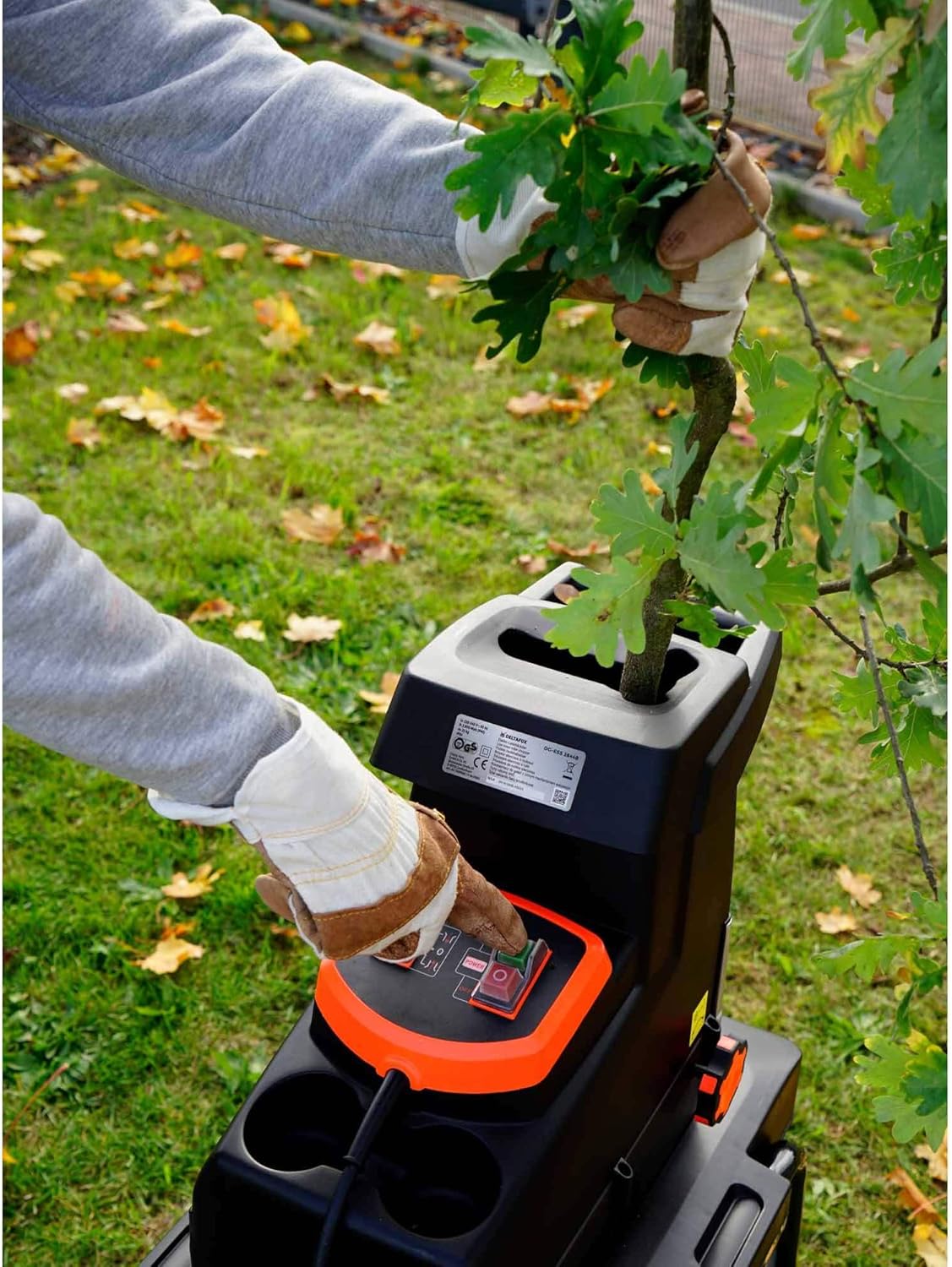 DELTAFOX Elektro Walzenhäcksler - integrierte 60 ltr Fangbox - Schredder - Gartenhäcksler - starke 2800W - Nachstopfer - Selbsteinzug - wartungsarm - Äste bis 44 mm
