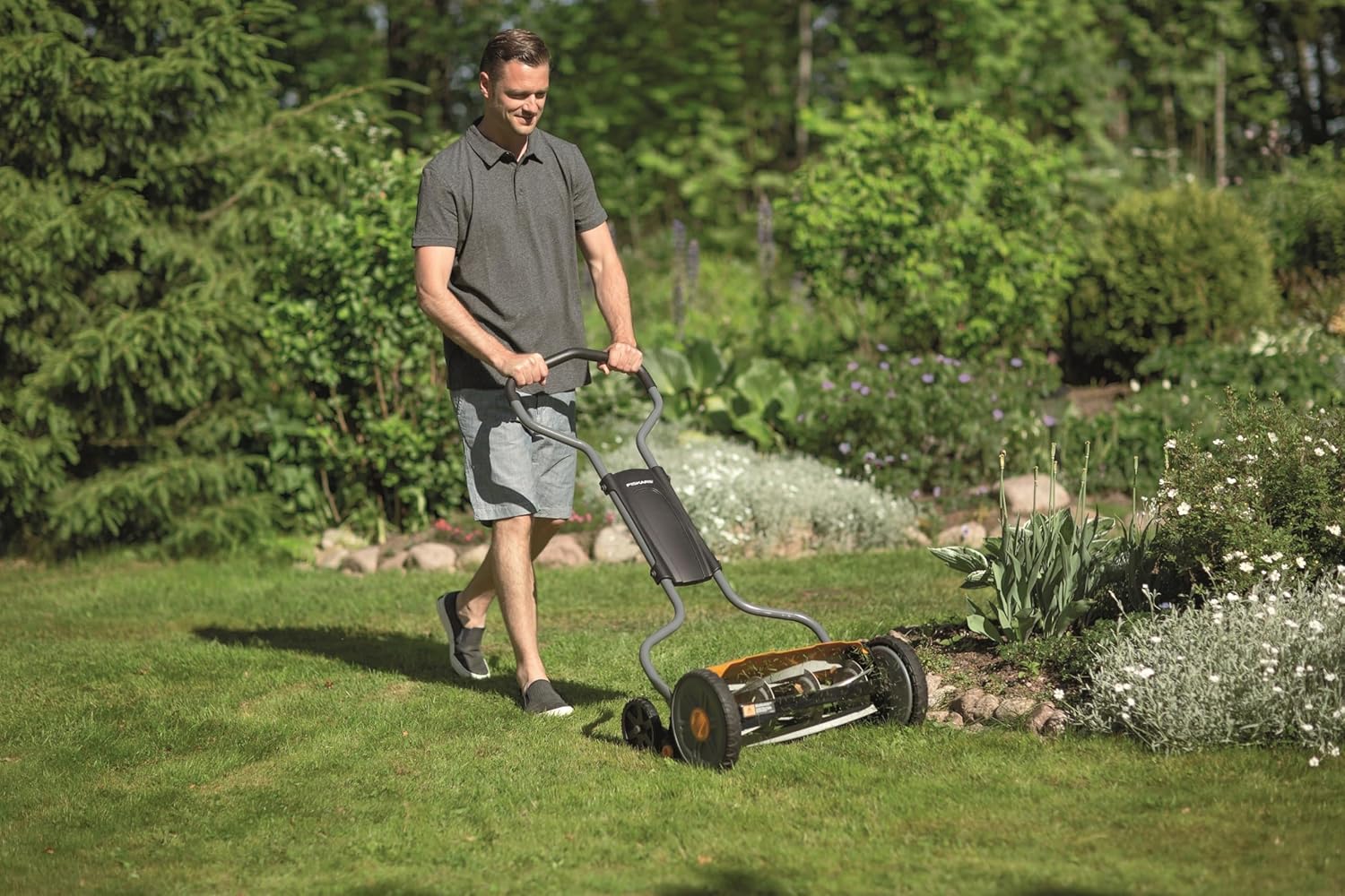Fiskars Spindelmher, Rasenmher mit berührungslosem Schneidesystem, Schnittbreite: 43 cm, StaySharp Plus, Schwarz/Orange/Silber, 1015649