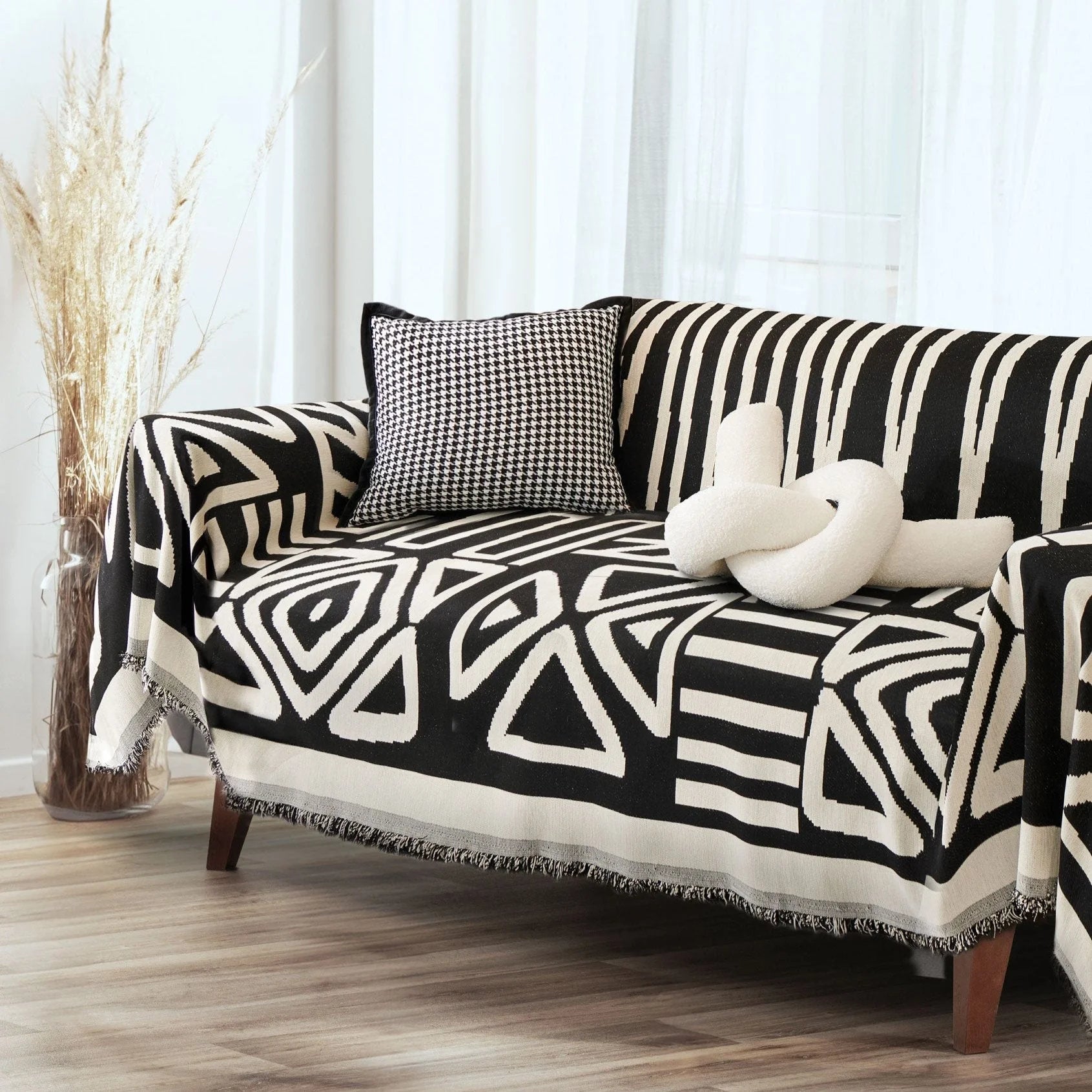Copridivano Boho Nero – Protezione elegante per il tuo divano